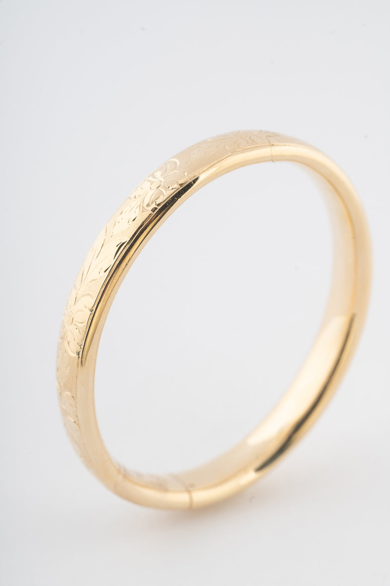 Geelgouden gegraveerde bangle met scharniersluiting