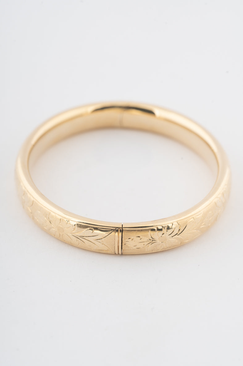 Geelgouden gegraveerde bangle met scharniersluiting