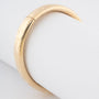 Geelgouden gegraveerde bangle met scharniersluiting