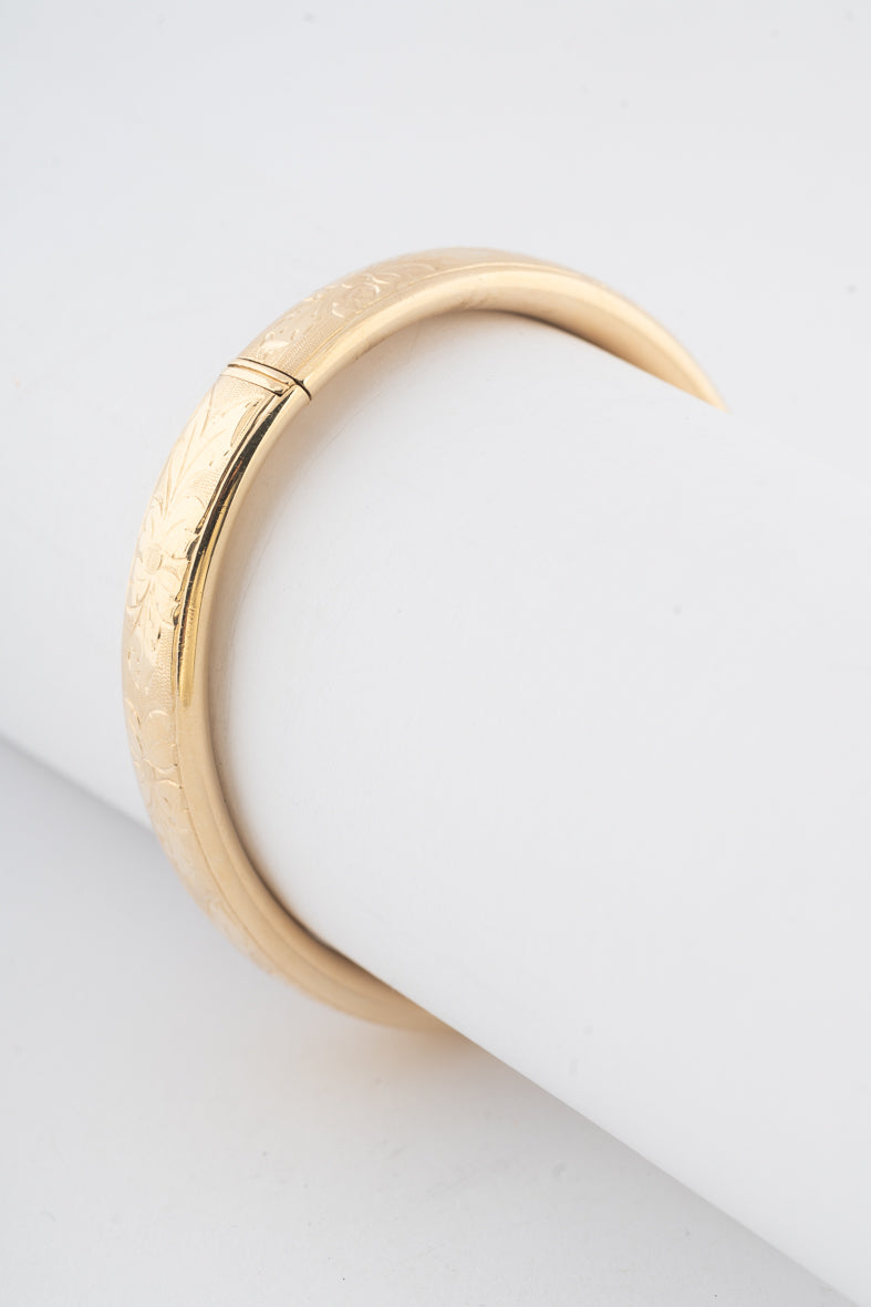 Geelgouden gegraveerde bangle met scharniersluiting