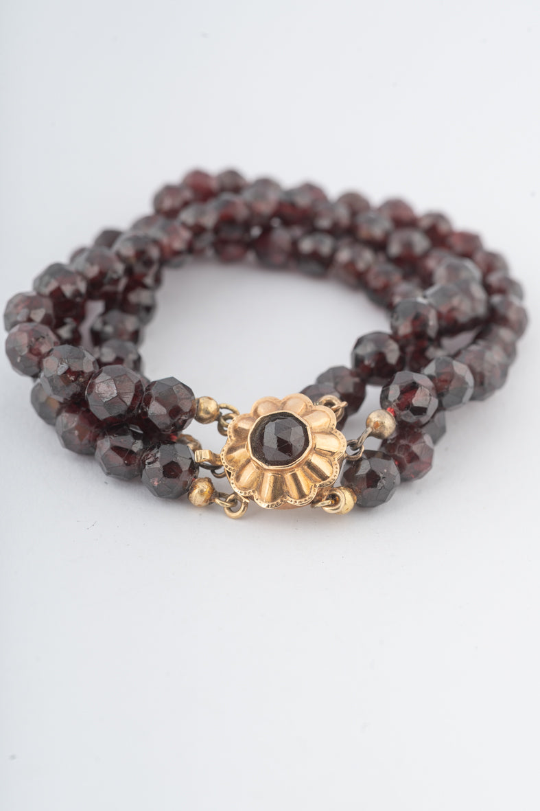 3-strand garnet bracelet with yellow gold clasp