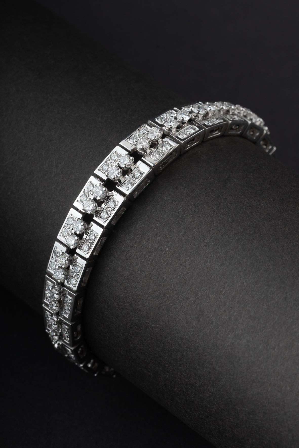 Wit gouden schakel armband met briljanten