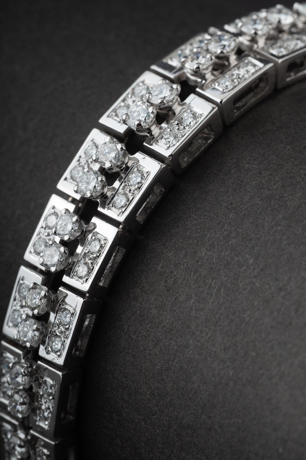 Wit gouden schakel armband met briljanten