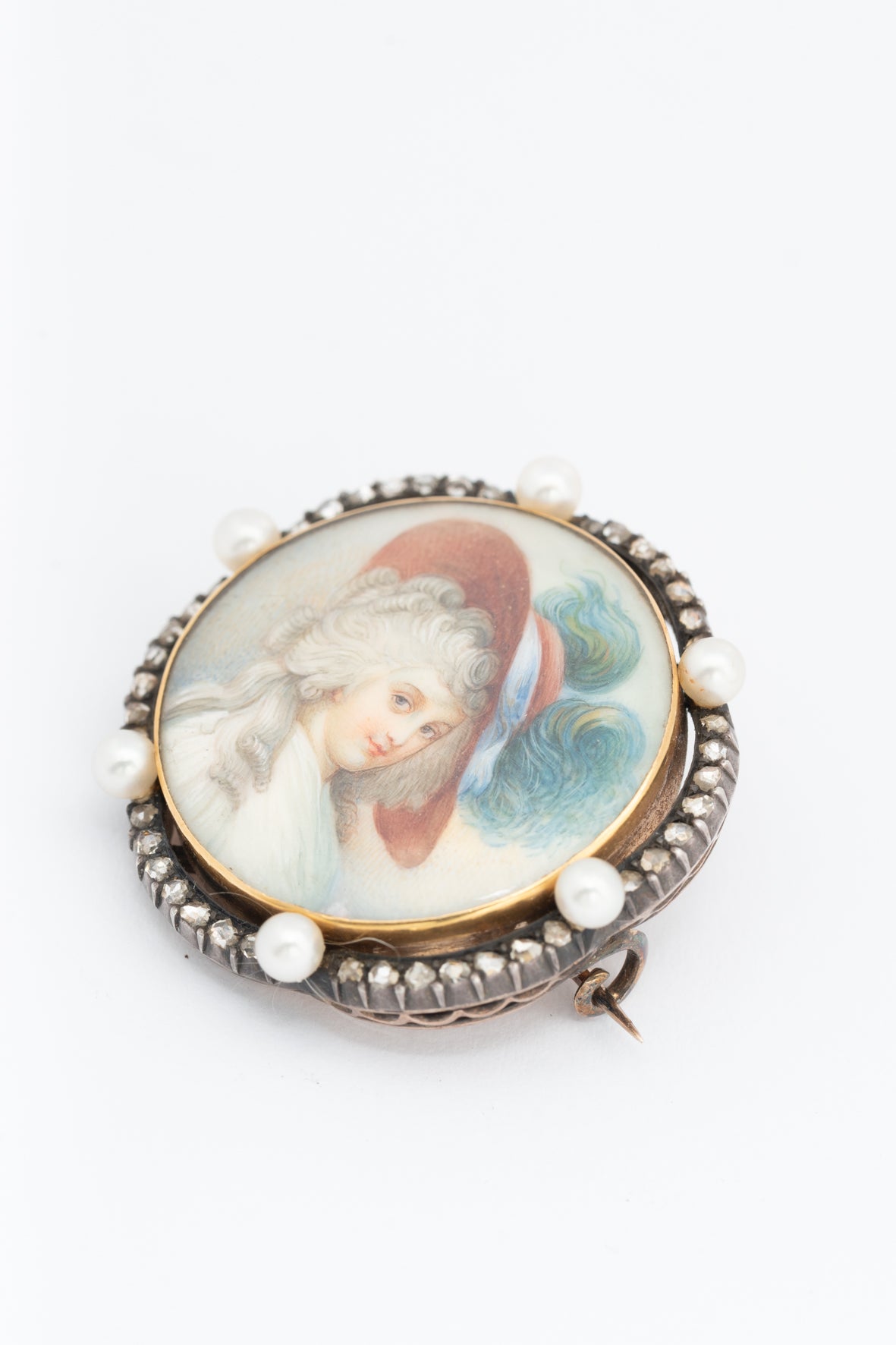 Antieke geel gouden portret broche met parels en diamanten
