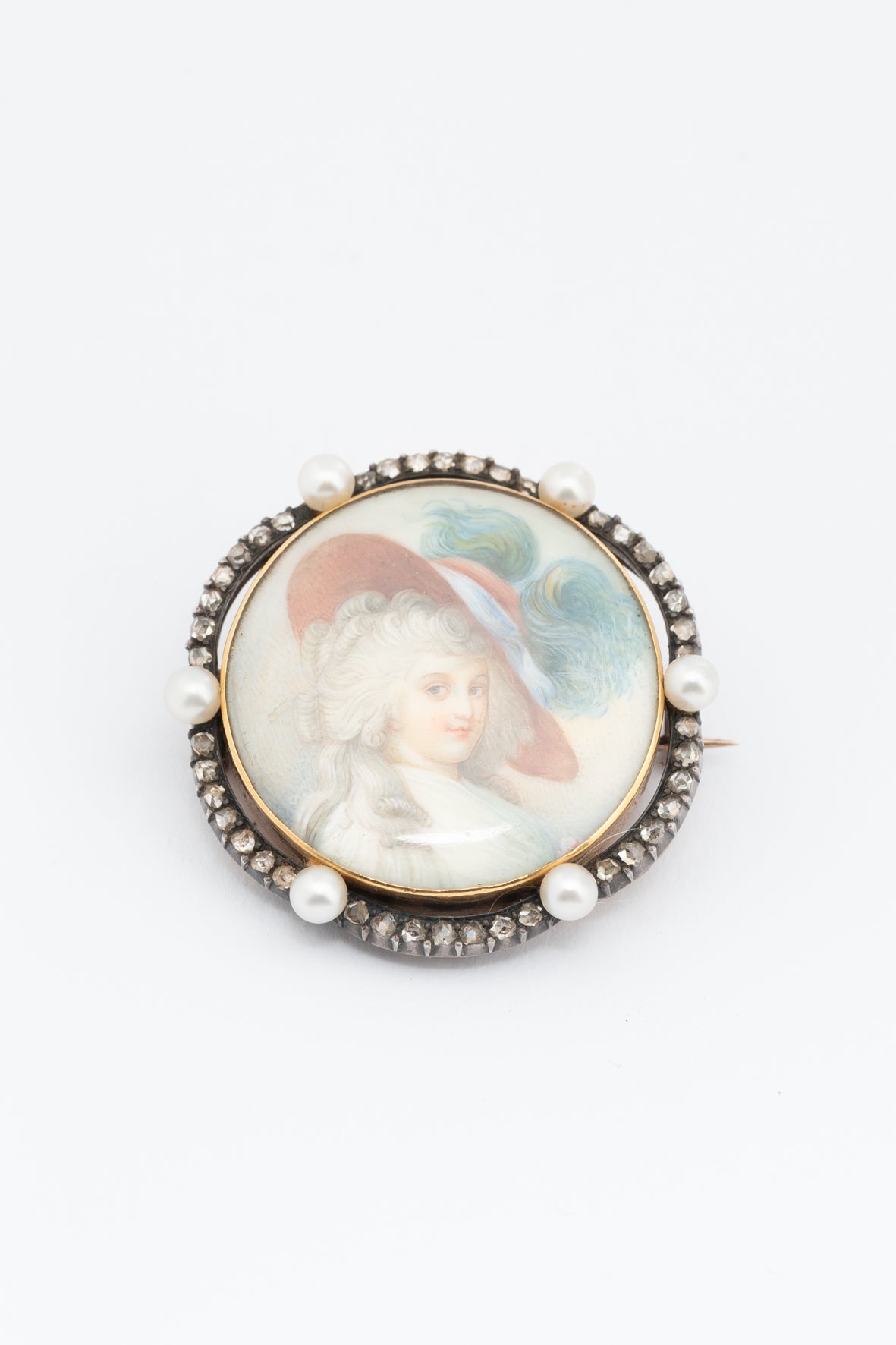 Antieke geel gouden portret broche met parels en diamanten