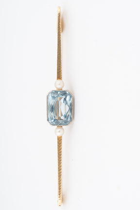 Oude geelgouden brochette met een blauwe spinel en parels