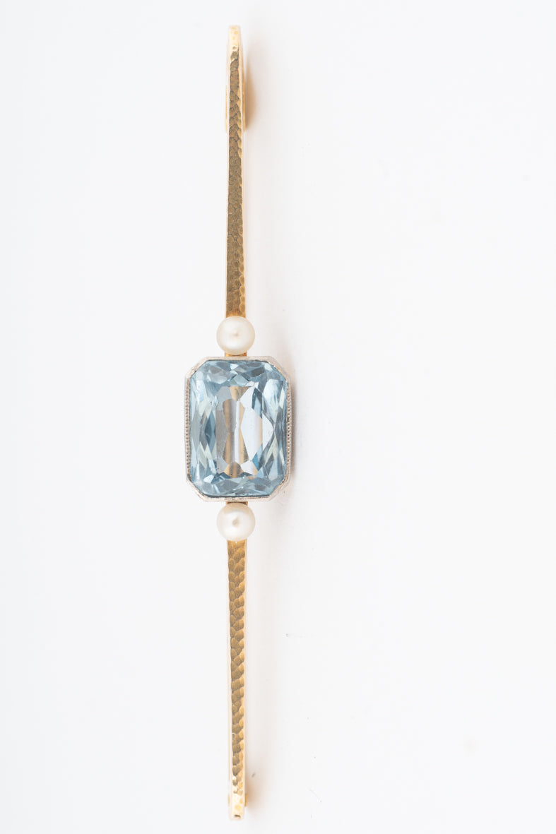 Oude geelgouden brochette met een blauwe spinel en parels