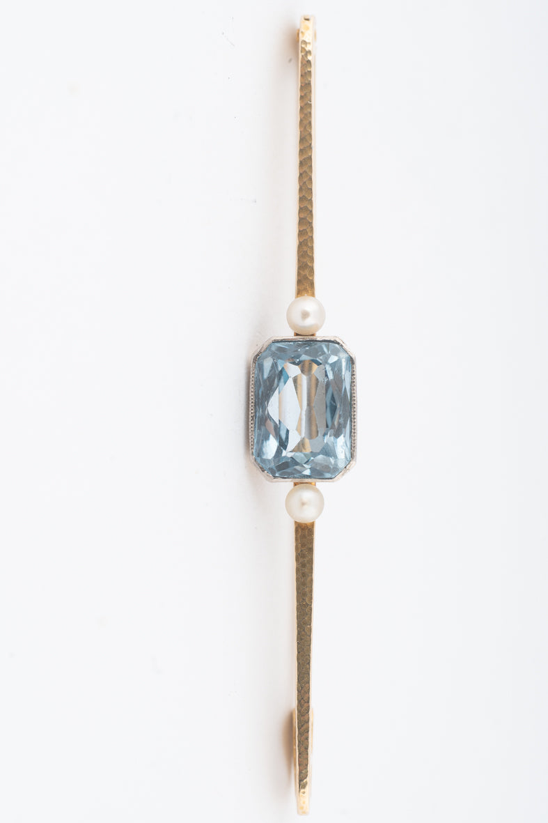 Oude geelgouden brochette met een blauwe spinel en parels