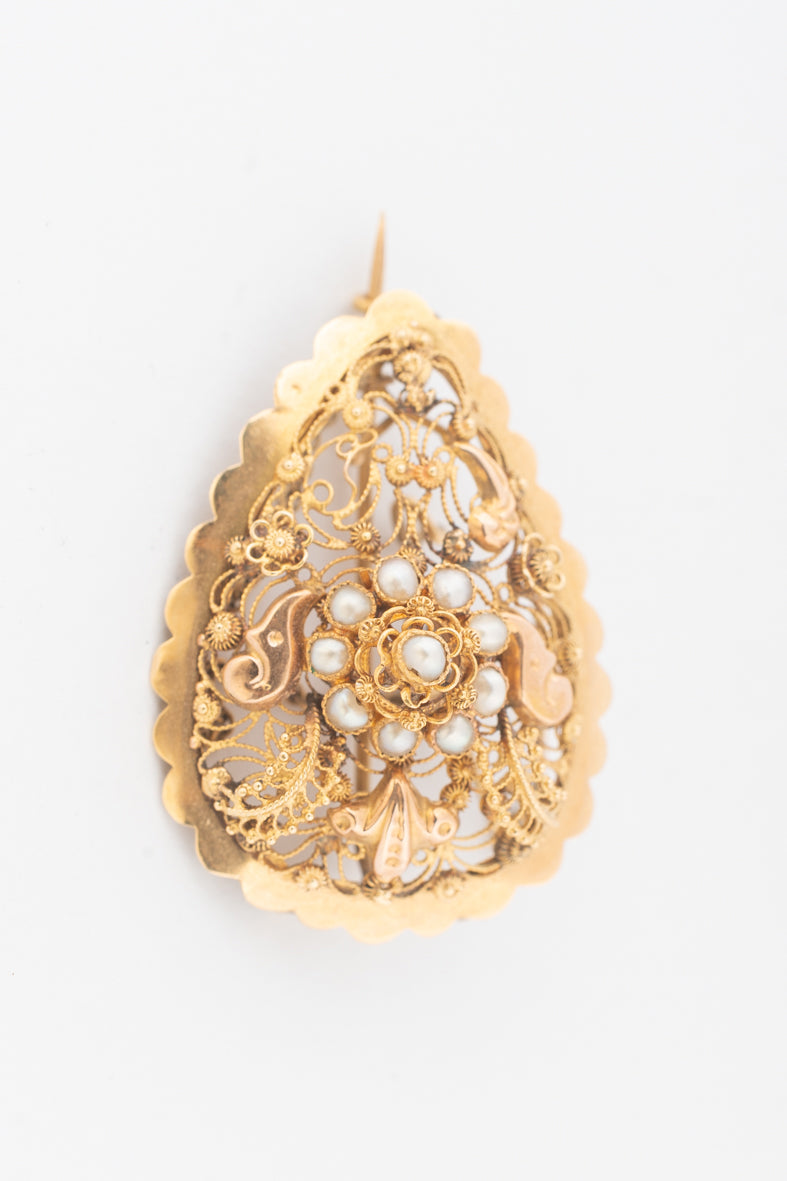 Antieke geelgouden broche met filigrain en parels
