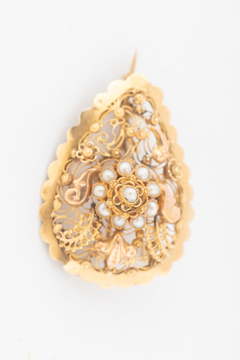 Antieke geelgouden broche met filigrain en parels