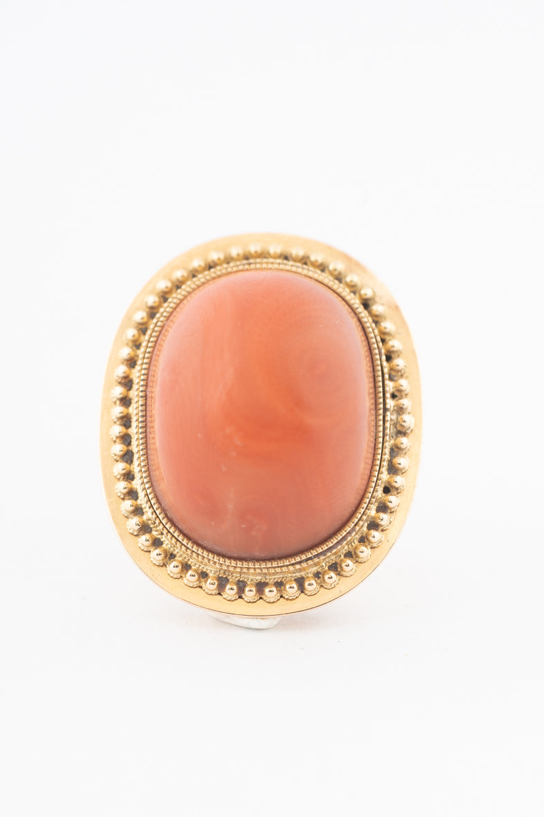Antieke geelgouden broche met bloedkoraal