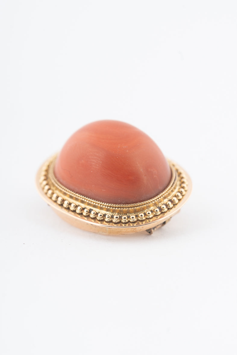 Antieke geelgouden broche met bloedkoraal