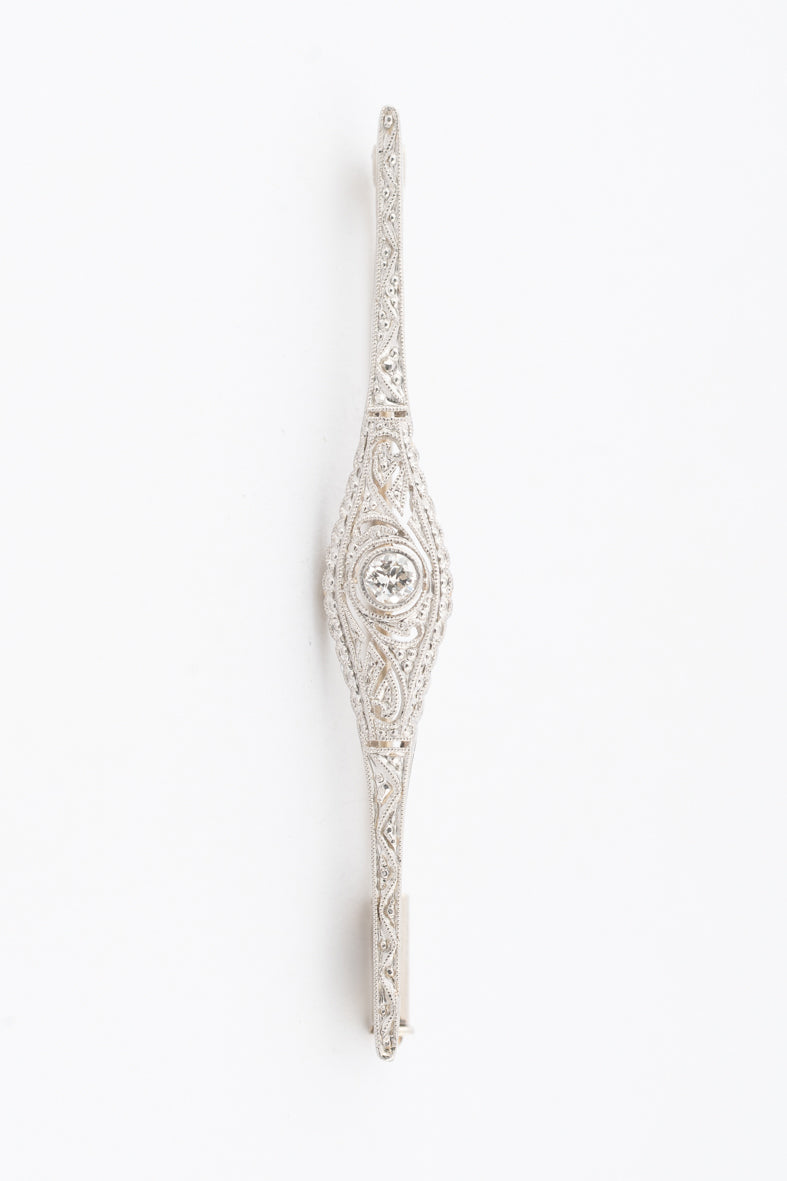 Witgouden Art Deco broche met een briljant in platina gezet