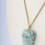 Jade hanger met gouden oog aan gouden anker collier
