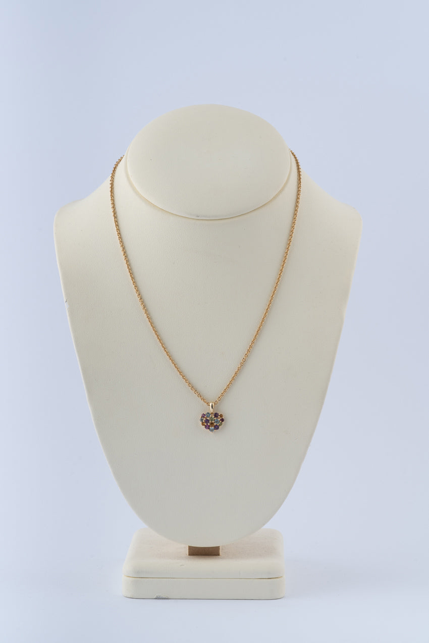 Gouden hart hanger met edelstenen aan gouden jasseron collier