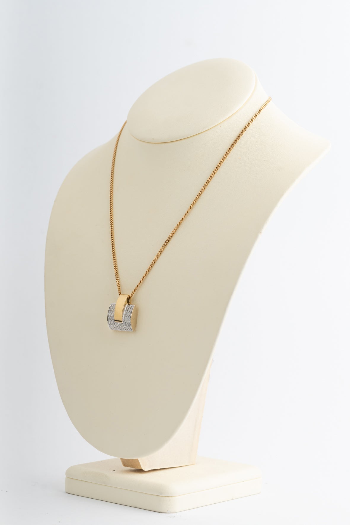 Wit/geel gouden hanger met briljanten aan geel gouden gourmet collier