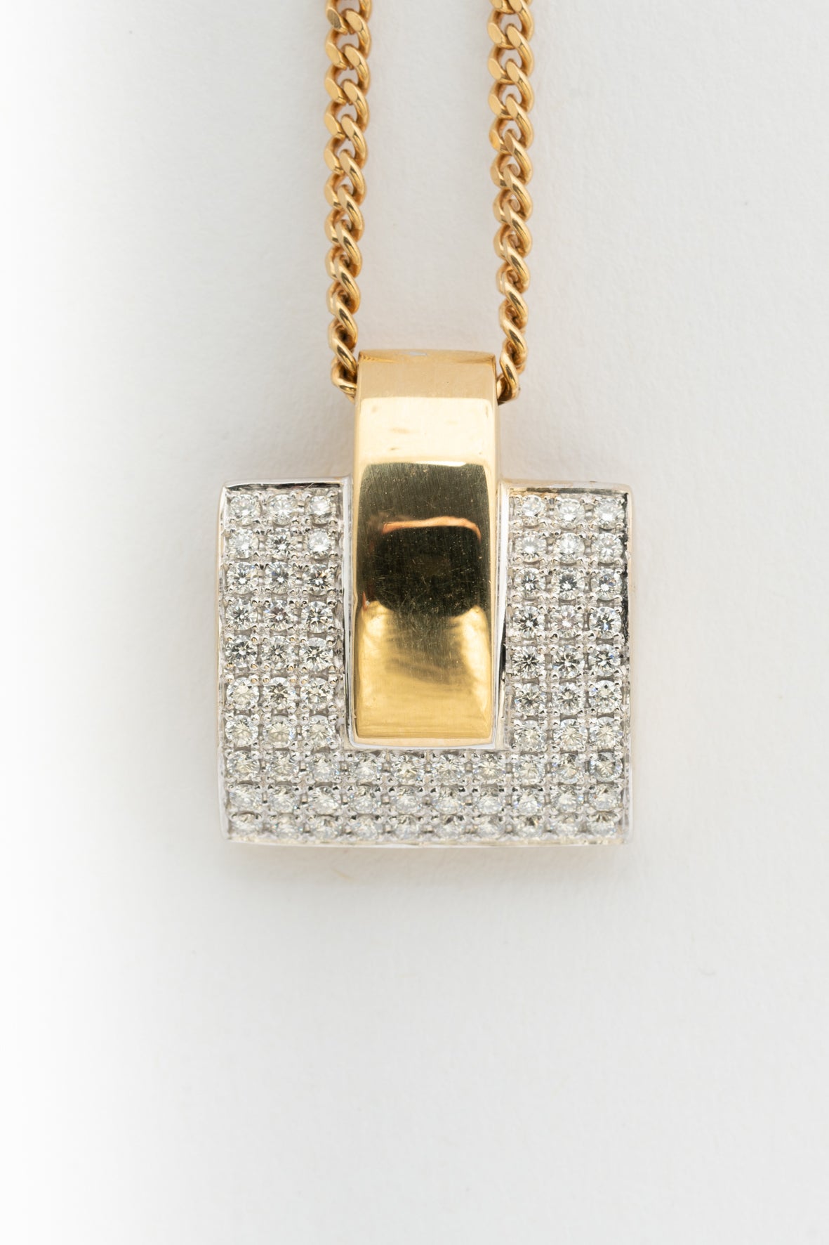 White/yellow gold pendant with brilliant-cut diamonds on a yellow gold gourmet chain