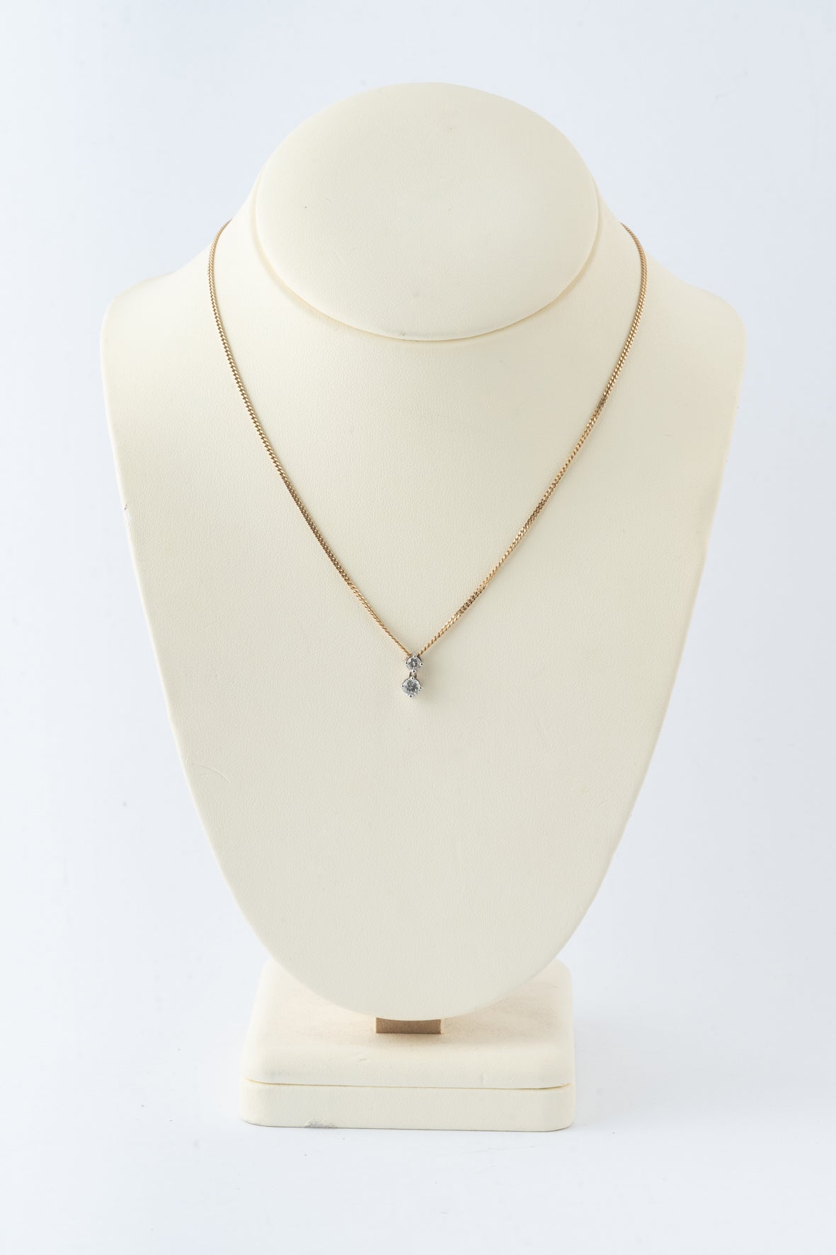 Wit gouden hanger met briljanten aan geel gouden gourmet collier