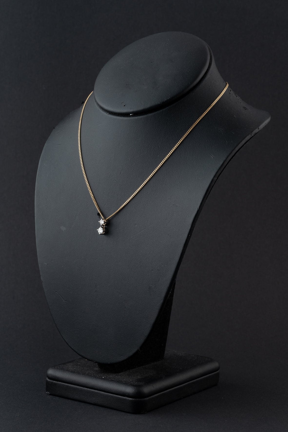 Wit gouden hanger met briljanten aan geel gouden gourmet collier