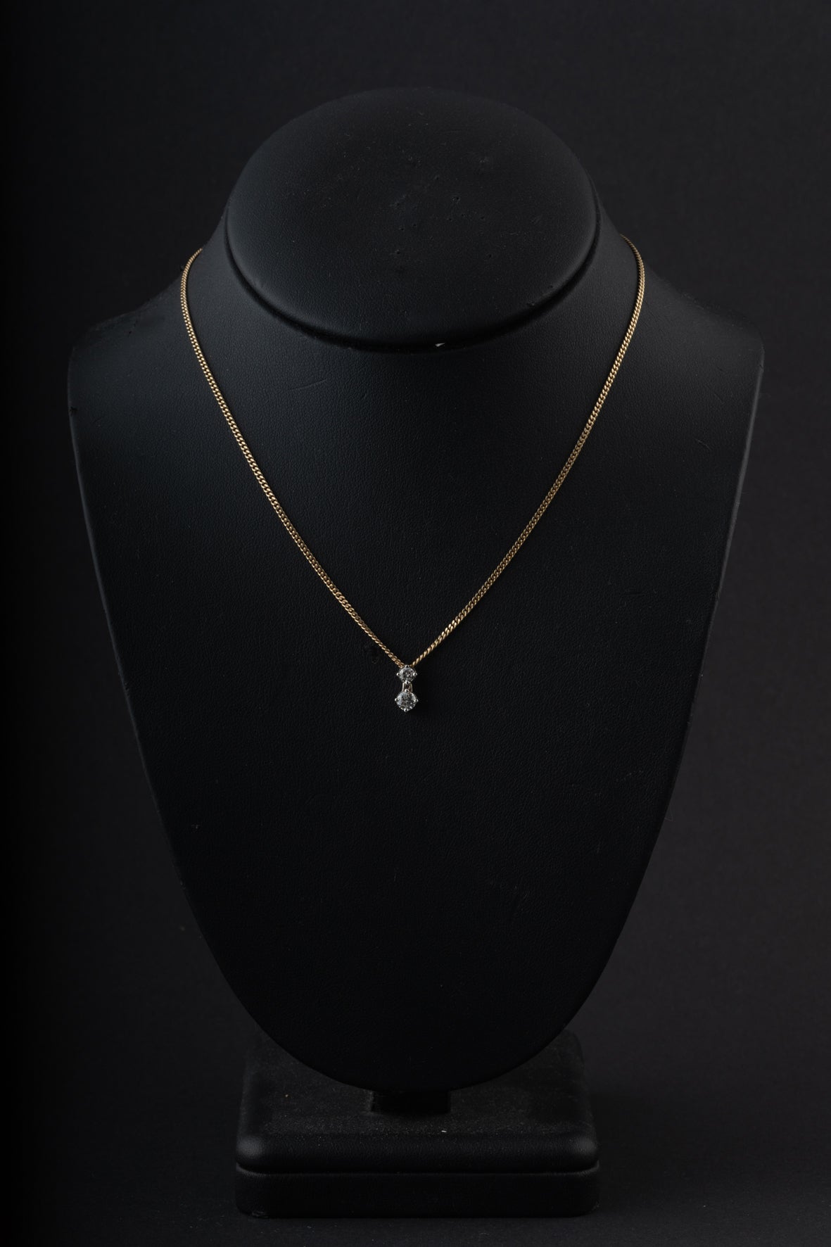 Wit gouden hanger met briljanten aan geel gouden gourmet collier