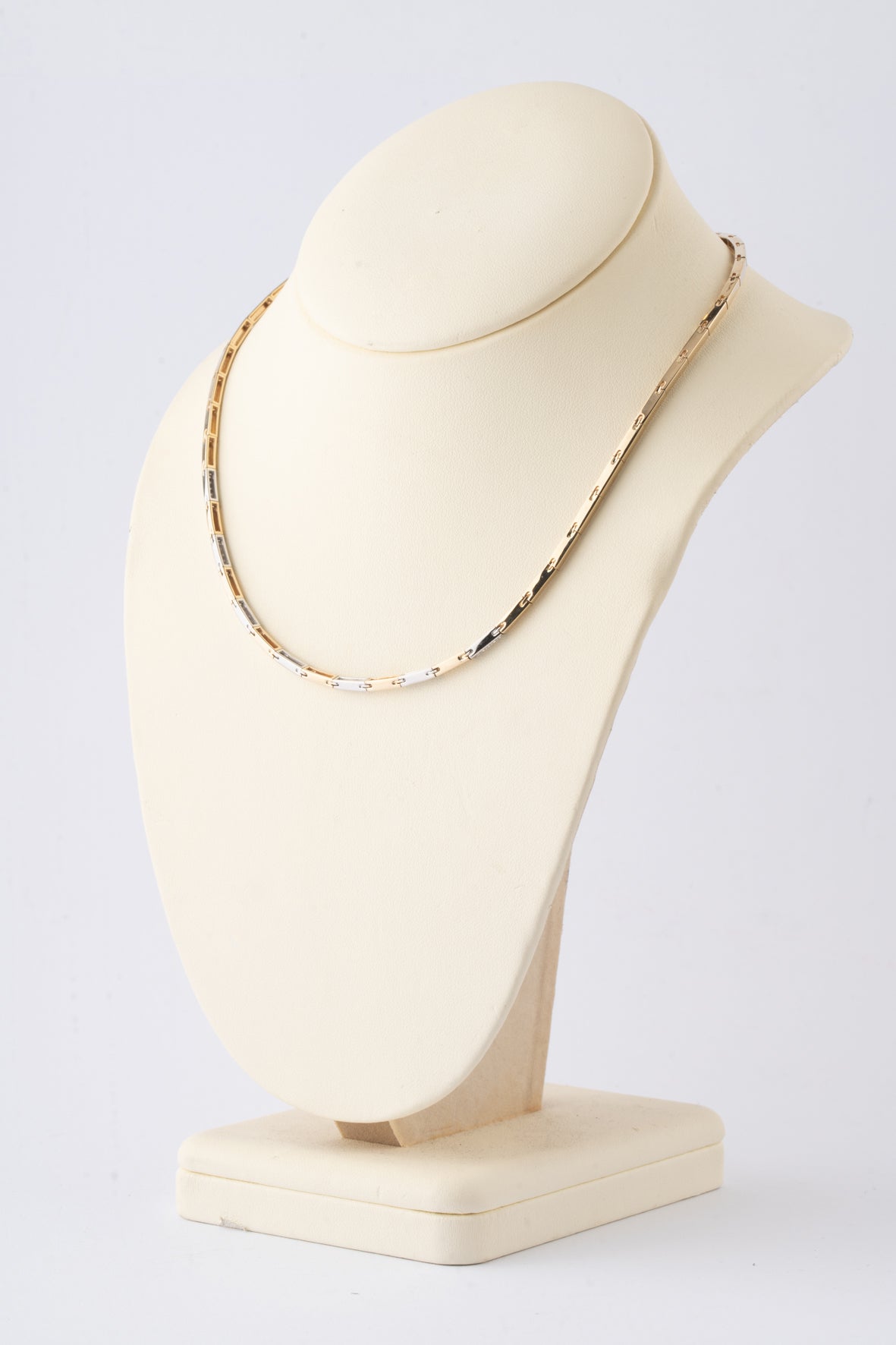 Wit/geel gouden schakel collier met briljanten