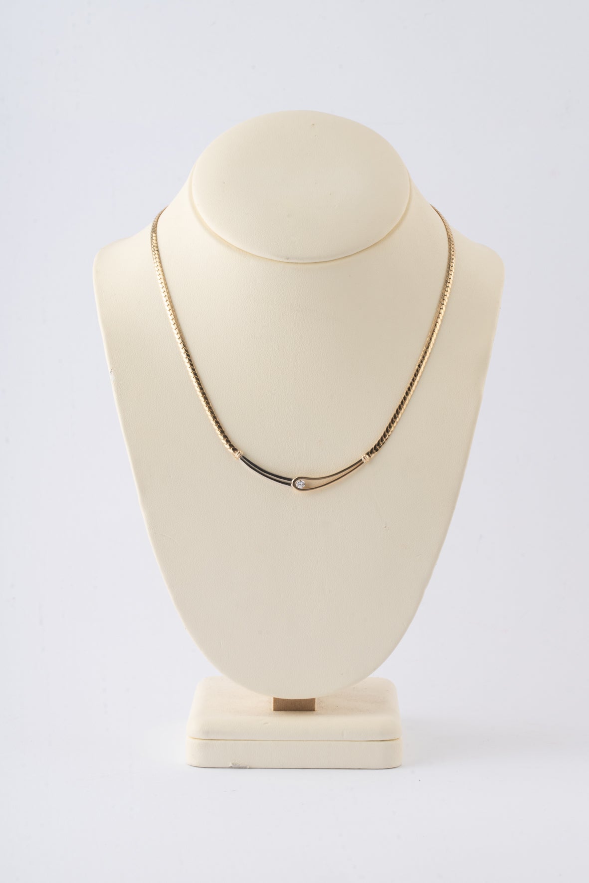 Witgouden/geelgouden collier met een briljant van het merk Le Chic