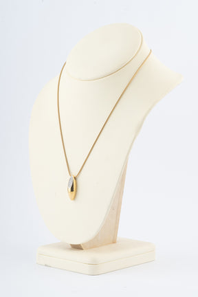 Geelgouden hanger met briljanten aan geelgouden slangencollier