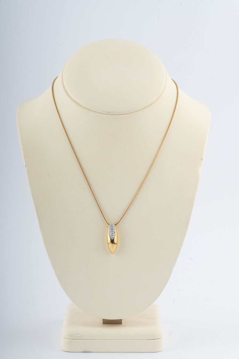 Geelgouden hanger met briljanten aan geelgouden slangencollier