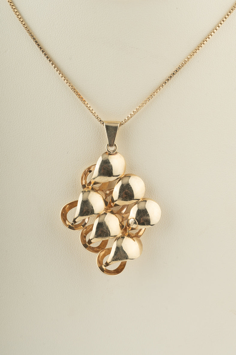 Geelgouden hanger aan geelgouden Venetiaans collier
