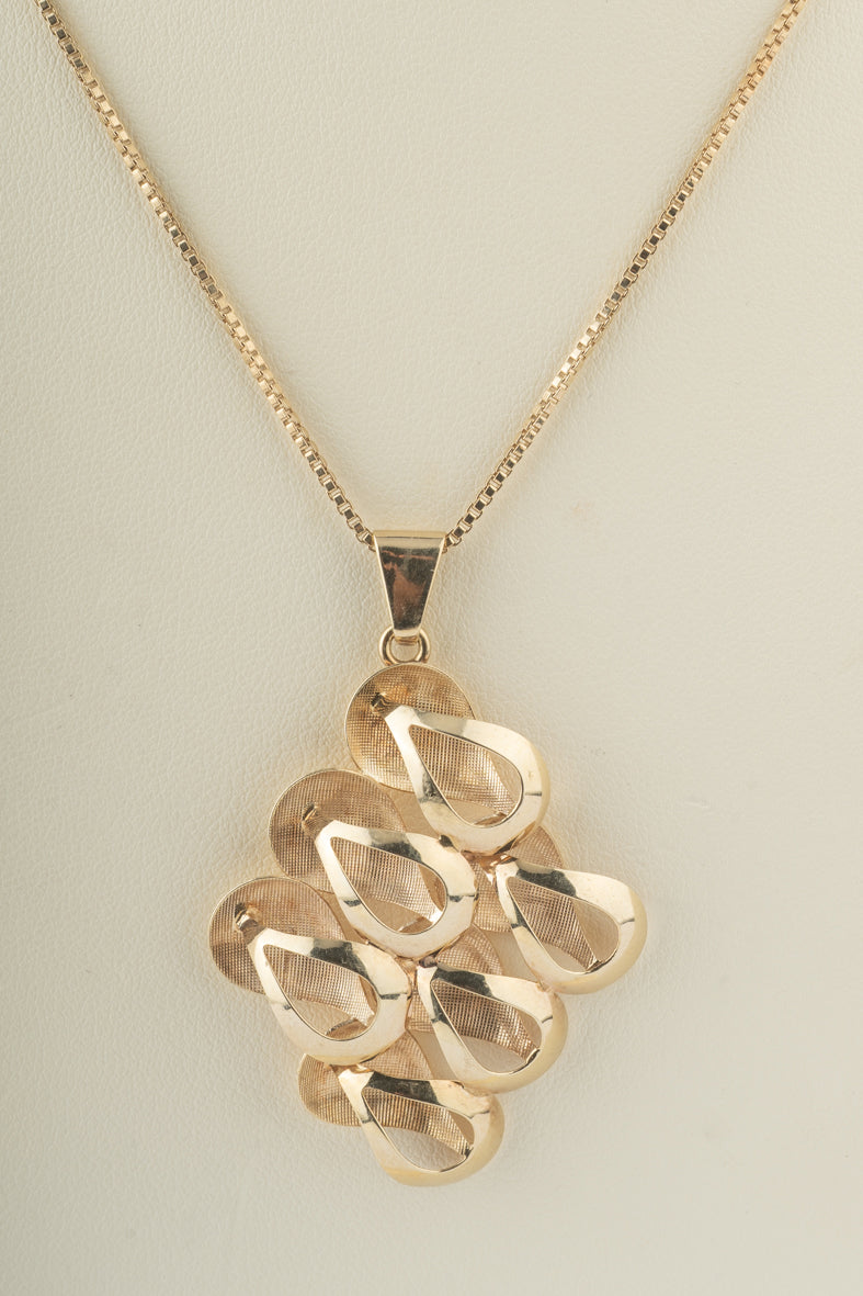 Geelgouden hanger aan geelgouden Venetiaans collier