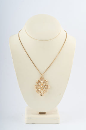 Geelouden bloemhanger aan geelgouden gourmet collier