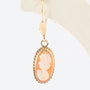 Geelgouden oorhangers met schelpcamee
