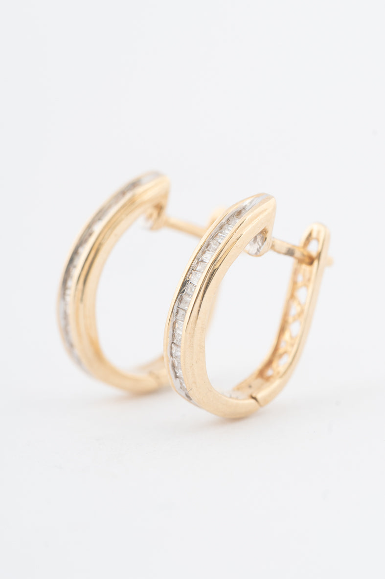 Geelgouden oorringen met diamanten