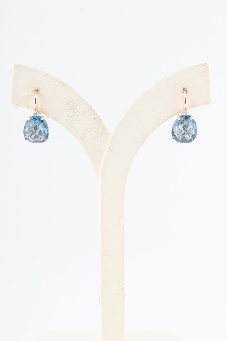 Roségouden oorhangers met briljant en blauw kristal