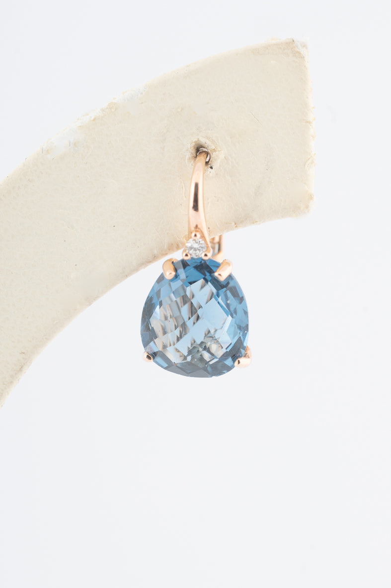Roségouden oorhangers met briljant en blauw kristal