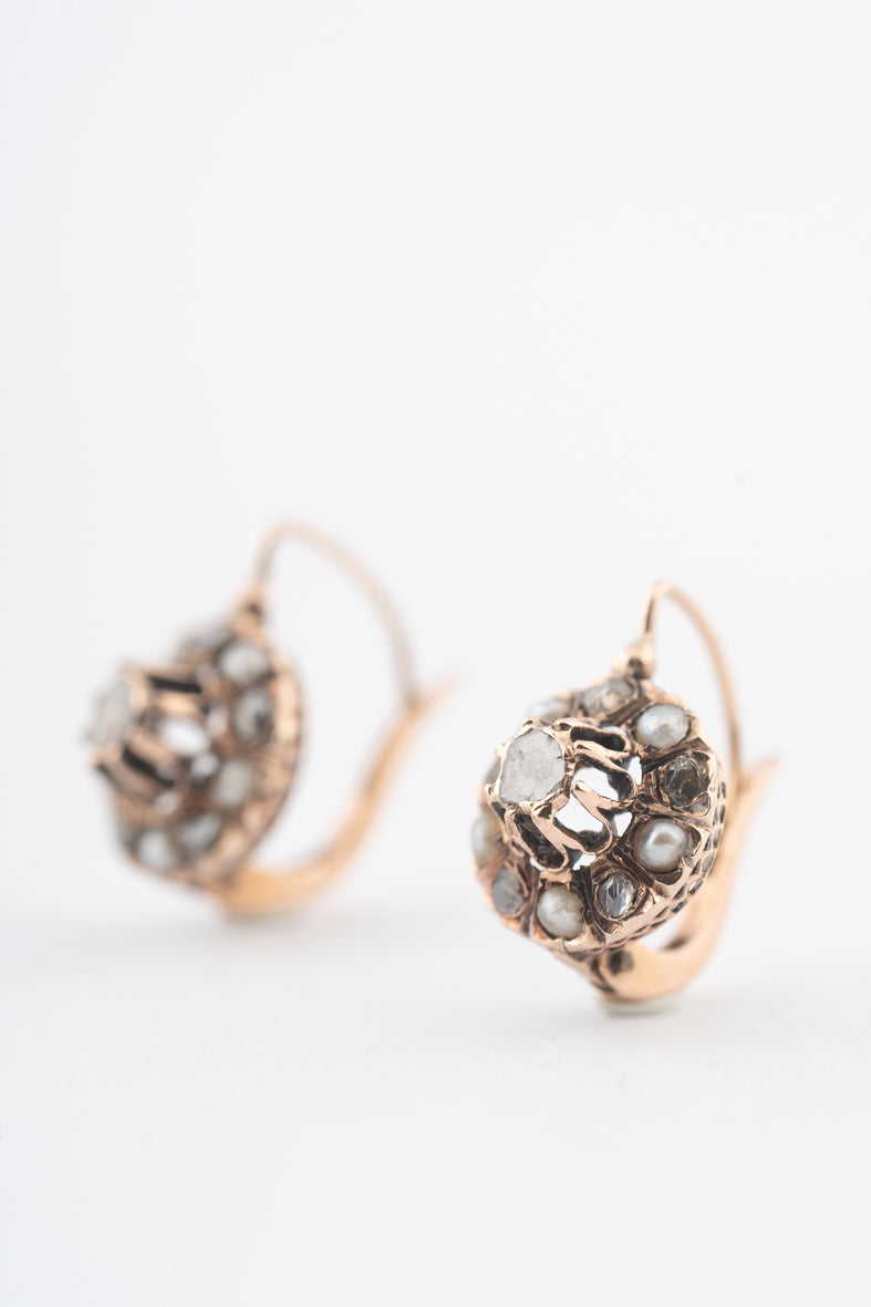 Antieke geelgouden entourage oorhangers met diamanten en parels