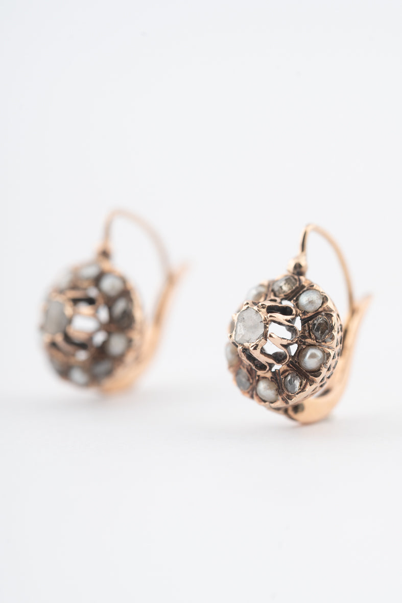 Antieke geelgouden entourage oorhangers met diamanten en parels