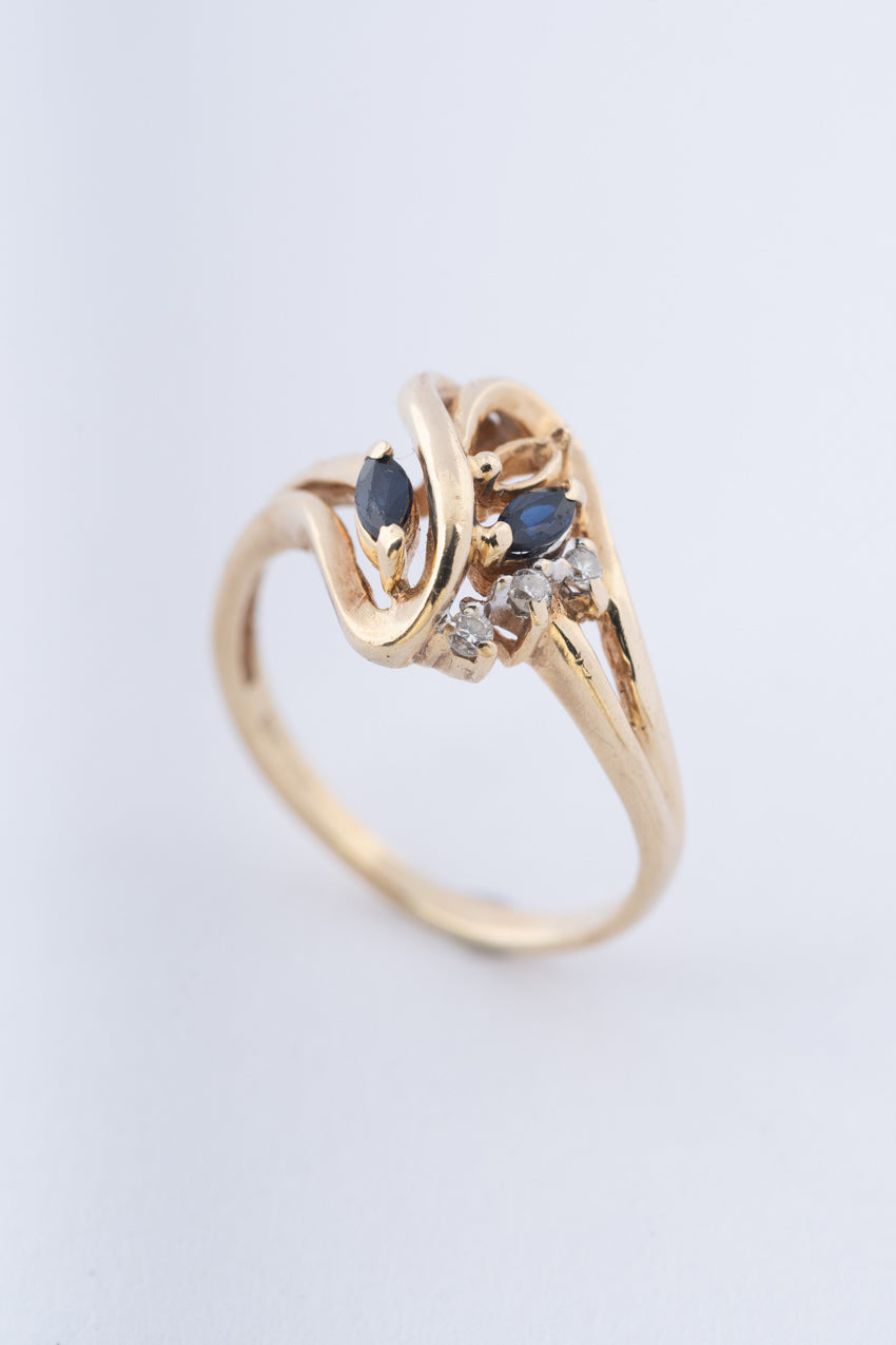 Gold ring with sapphires and diamonds