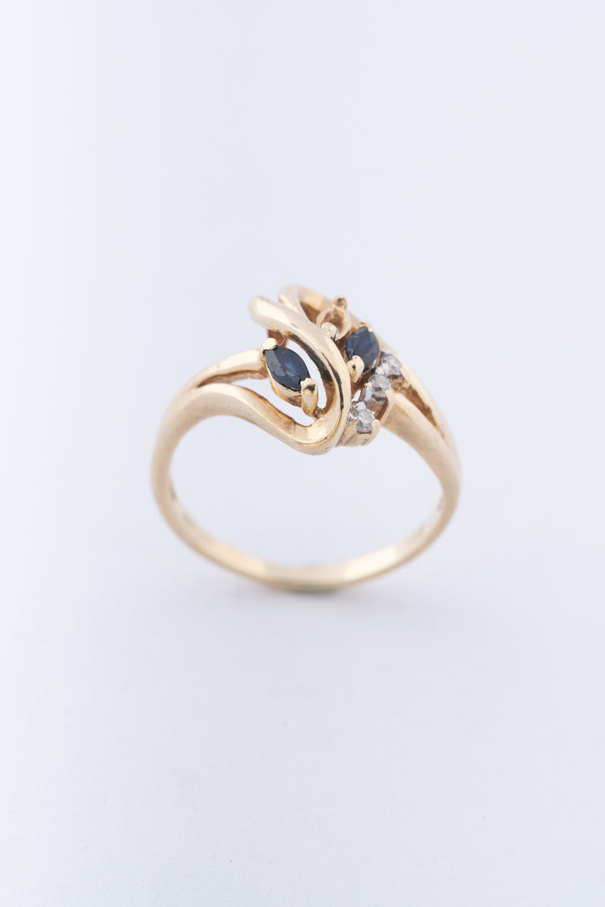 Gold ring with sapphires and diamonds