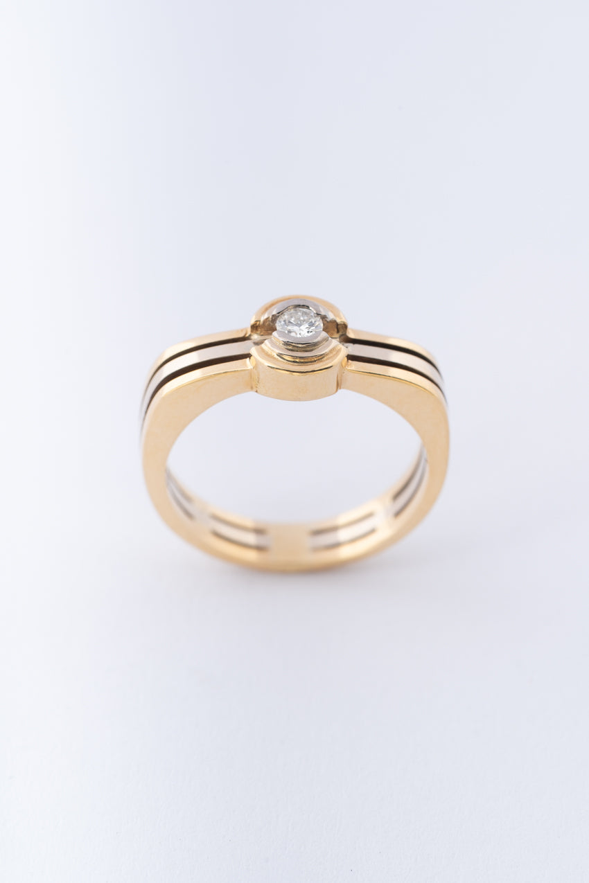 Wit geel gouden ring met een briljant