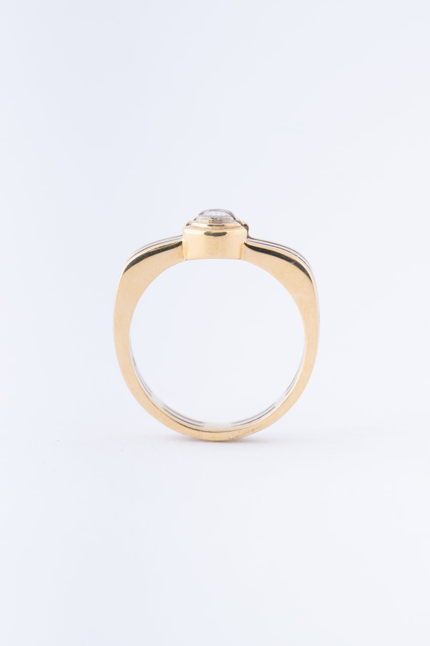 Wit geel gouden ring met een briljant