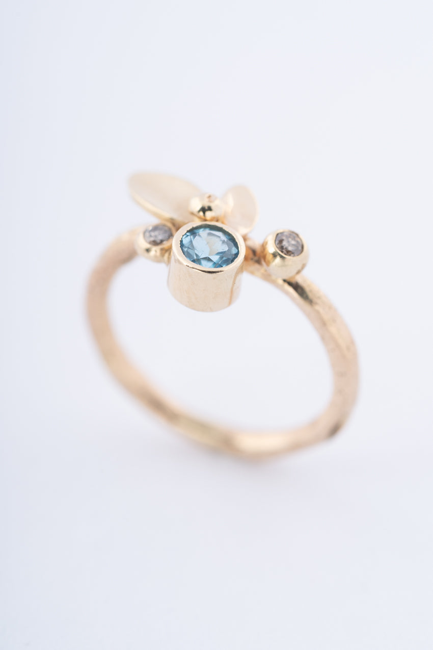 Gouden ring met topaas en briljanten