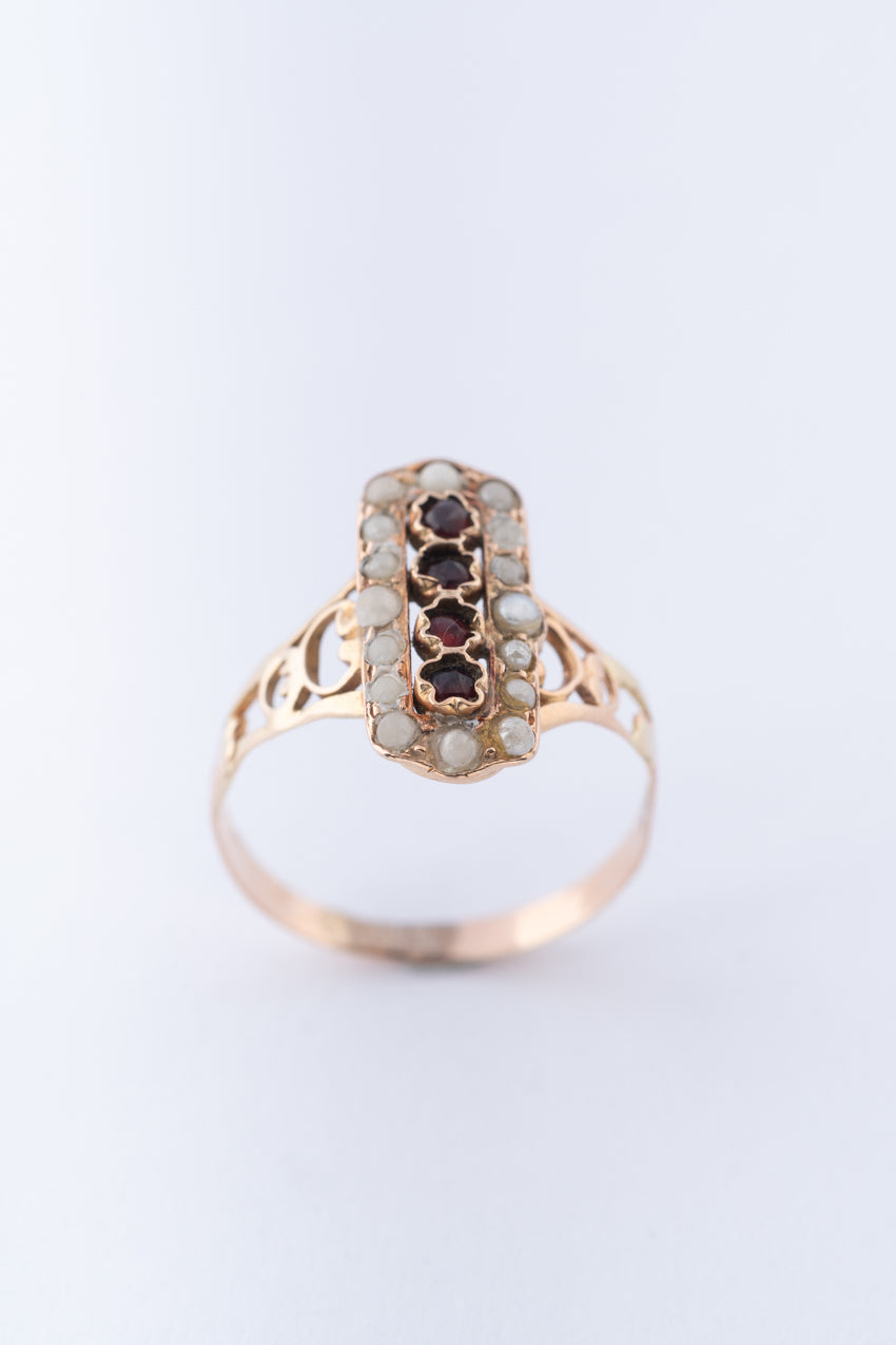 Antieke gouden ring met granaten en parels