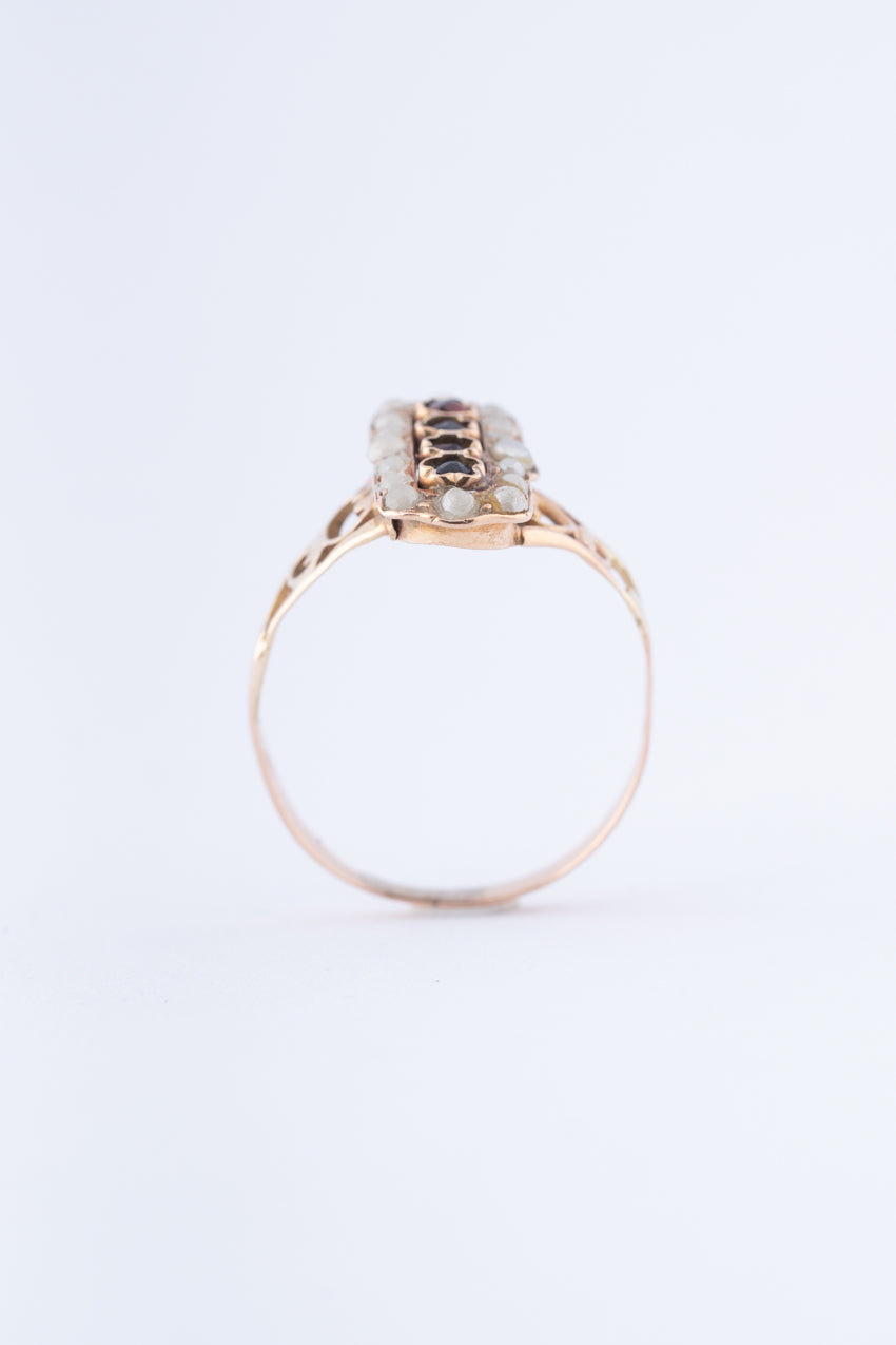 Antieke gouden ring met granaten en parels