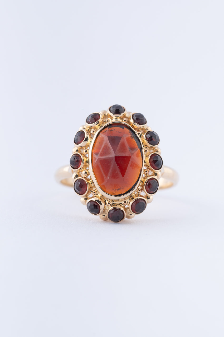 Gouden entourage ring met granaten