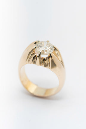Geel gouden massieve ring met briljant 2.1 ct.