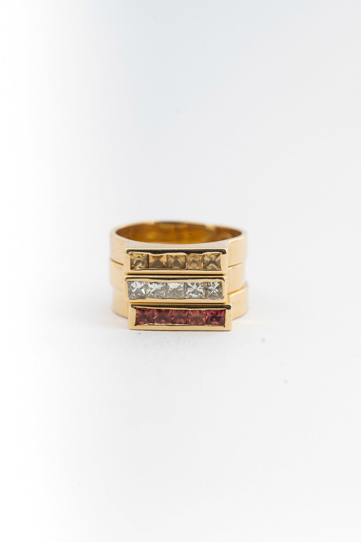 3 geel gouden rij ringen met briljant en topazen