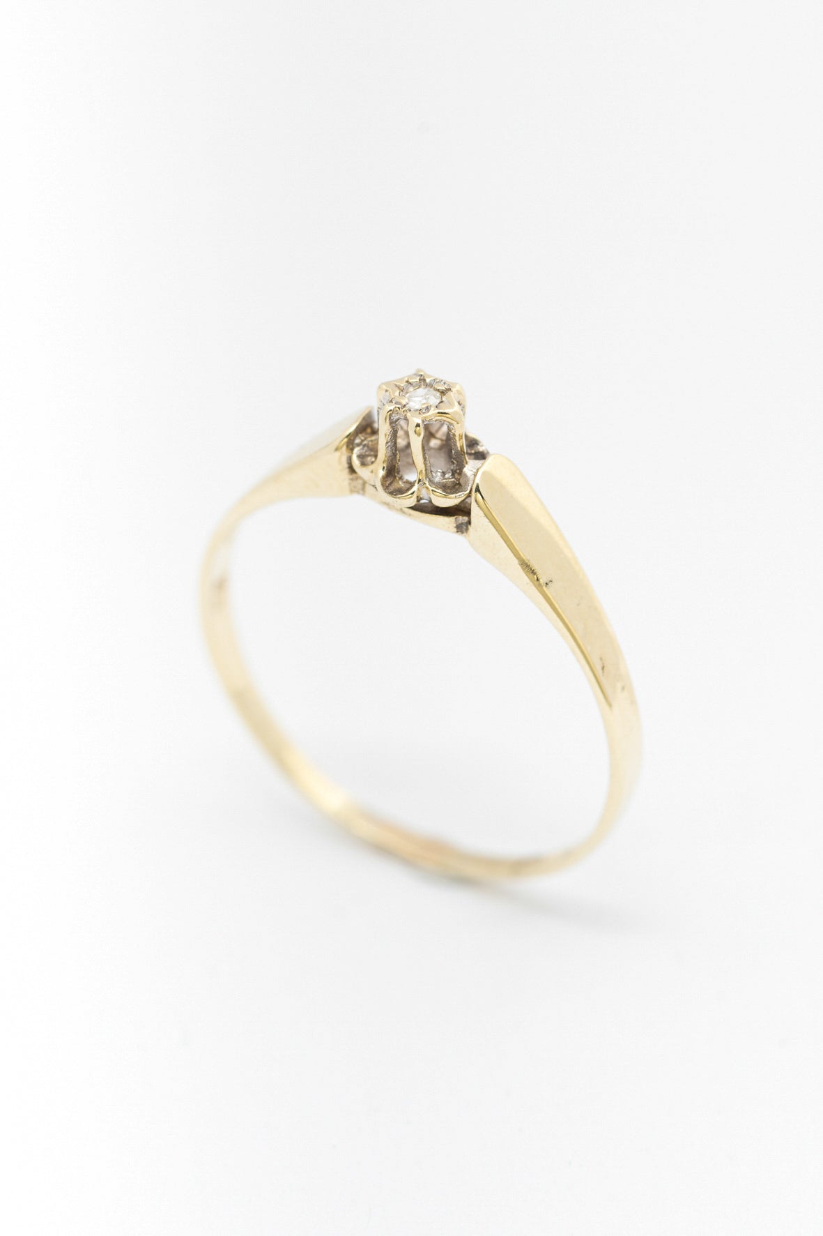 Geel gouden solitair ring met een diamant