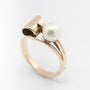 Oude geel gouden ring met cultivé parel