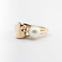 Oude geel gouden ring met cultivé parel